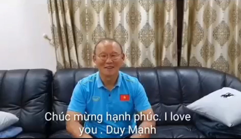 HLV Park Hang Seo chúc mừng đám cưới Duy Mạnh - Quỳnh Anh