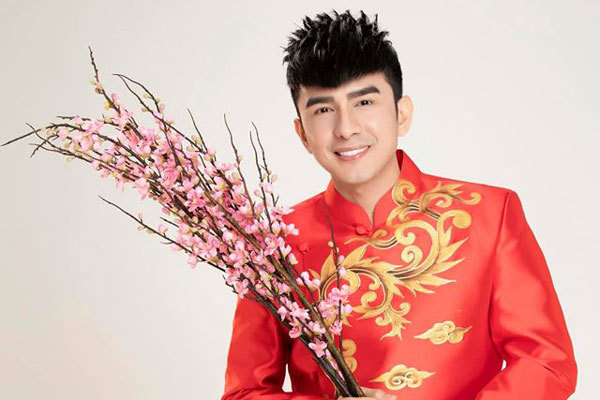 Đan Trường lần đầu được nghỉ Tết sau 23 năm đi diễn