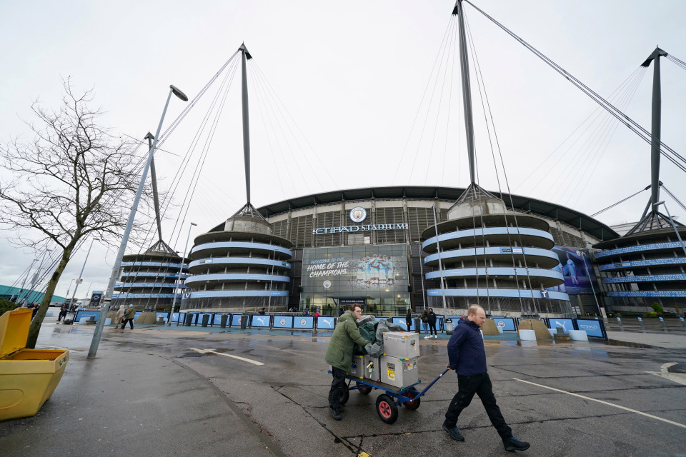 Hoãn trận Man City vs West Ham vì thời tiết xấu