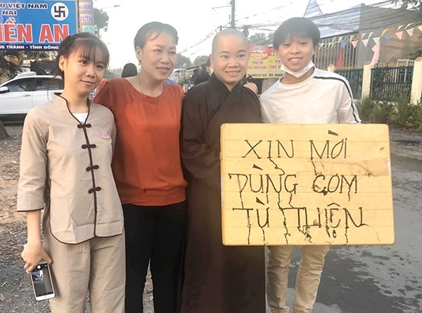 Đàm Thu Trang được khen chăm chồng mát tay