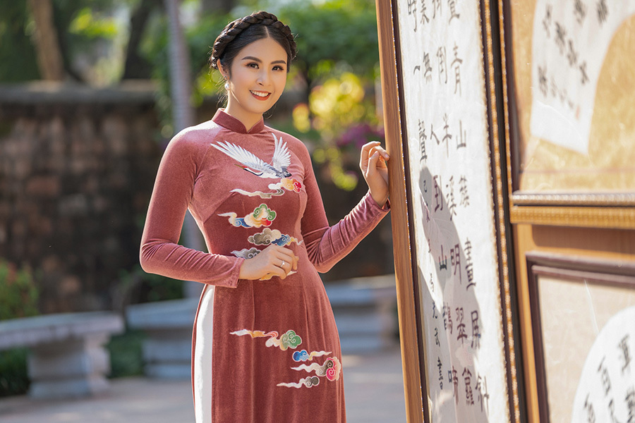 Khám Phá Các Mẫu Áo Dài Thêu Đẹp - Vẻ Đẹp Nét Truyền Thống Việt Nam