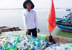Hue fisherman cleans up the ocean