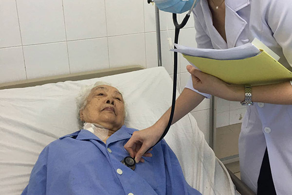 Cứu sống cụ bà 98 tuổi ở Cần Thơ có hai bệnh lý cực kỳ nguy hiểm