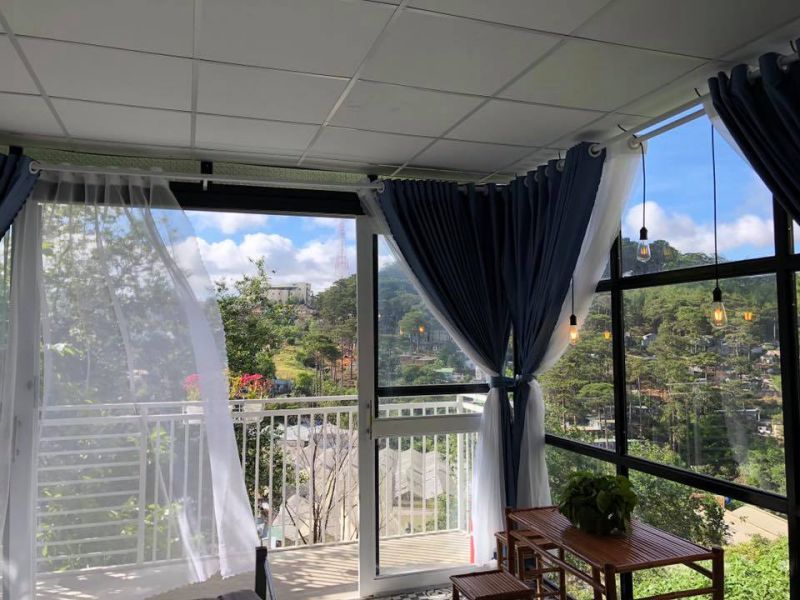 Nhìn chồng đưa người tình vào khách sạn, vợ mặt không đổi sắc