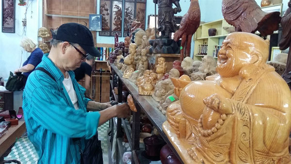Kim Bong carpentry village struggles to keep trade alive