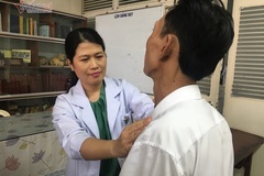 Mảnh xương gà kẹt ở trung thất khiến người đàn ông 9 phần chết 1 phần sống