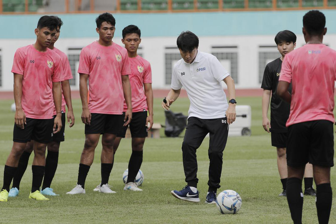 Indonesia triệu tập 34 cầu thủ quyết đấu Thái Lan