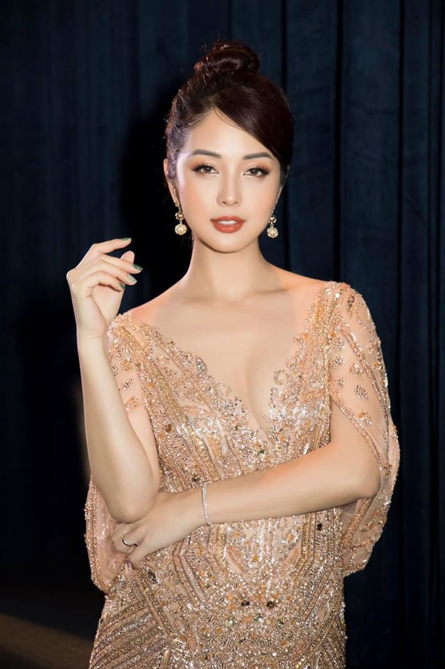 Jennifer Phạm vẫn sexy miễn chê dù đã là mẹ 4 con