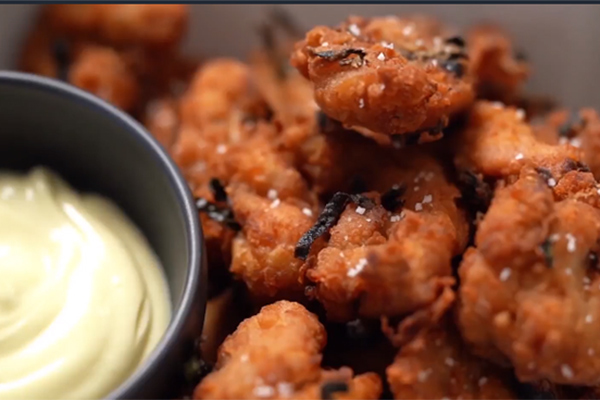 Món gà rán chấm sốt mayonnaise kiểu Nhật