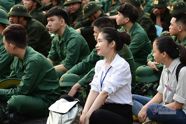 Cô gái nghỉ việc ngân hàng, thực hiện ước mơ thành chiến sĩ