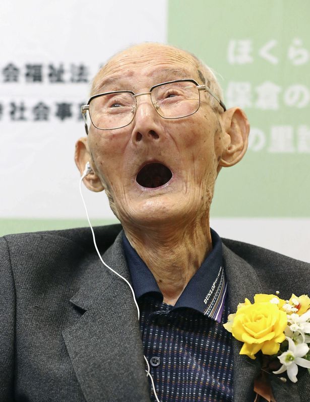 Cụ ông 112 tuổi trở thành người đàn ông cao tuổi nhất còn sống