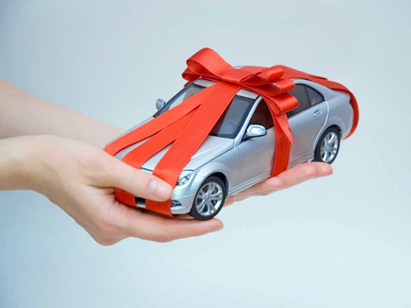 Có nên mua ô tô trả góp tặng bạn gái?