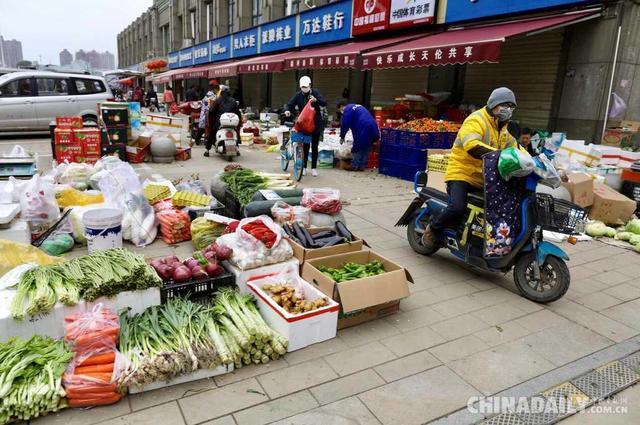 Nhiều khu chợ tại ‘tâm dịch’ Vũ Hán mở cửa trở lại