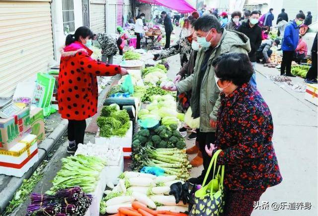 Nhiều khu chợ tại ‘tâm dịch’ Vũ Hán mở cửa trở lại