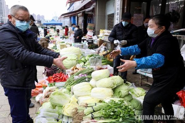 Nhiều khu chợ tại ‘tâm dịch’ Vũ Hán mở cửa trở lại