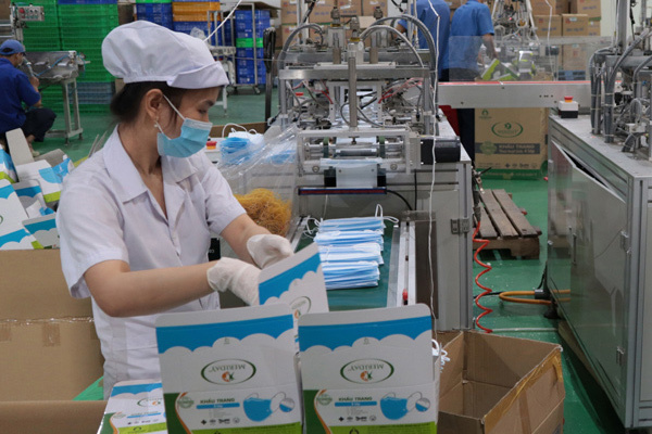 Bông Bạch Tuyết và câu chuyện khẩu trang y tế trong đại dịch Corona