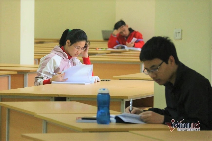 Sinh viên ĐH Ngoại thương ở Hà Nội không nghỉ, được học từ xa