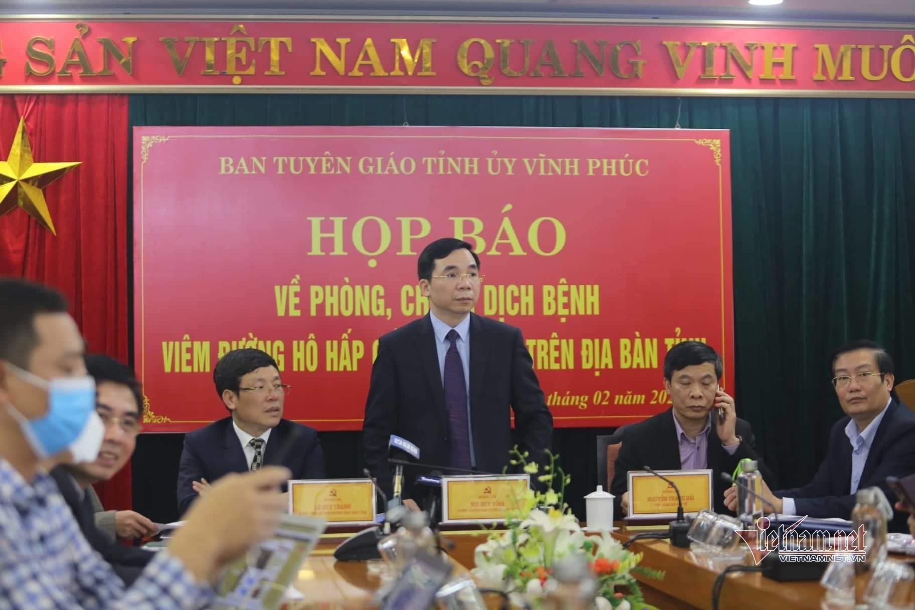 https://vnn-imgs-f.vgcloud.vn/2020/02/14/15/tinh-uy-vinh-phuc-hop-bao-thong-tin-viec-phong-chong-dich-covid-19.jpg