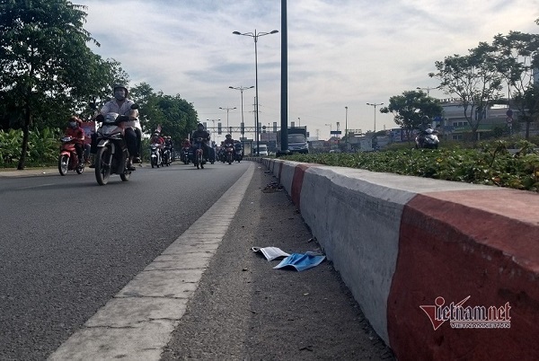 Vứt khẩu trang y tế ra vỉa hè, đường phố có thể bị xử phạt tới 7 triệu đồng