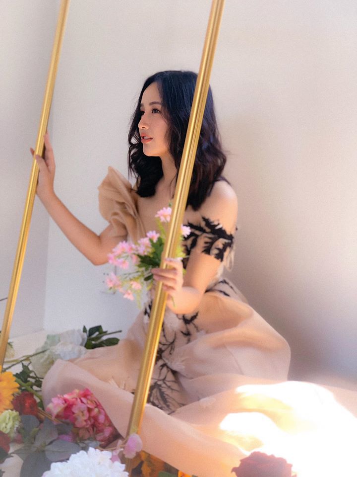 Mỹ nhân Việt khoe ảnh ngọt ngào ngày lễ tình nhân