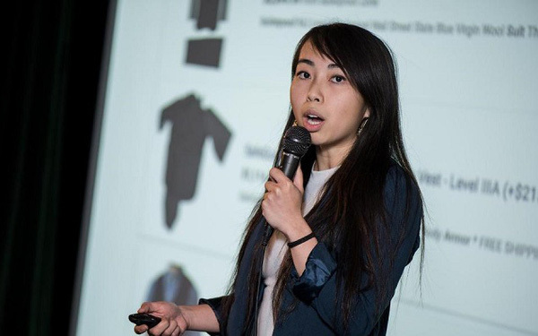 Cô gái người gốc Việt nổi danh vì bán áo chống đạn giá rẻ
