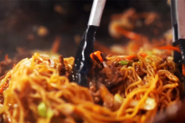 Cách xào mì bò rau cải đơn giản, ai cũng có thể làm
