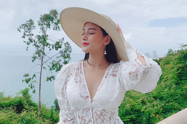 Hot girl chuyên đóng vai phản diện ngoài đời khác hẳn trên phim