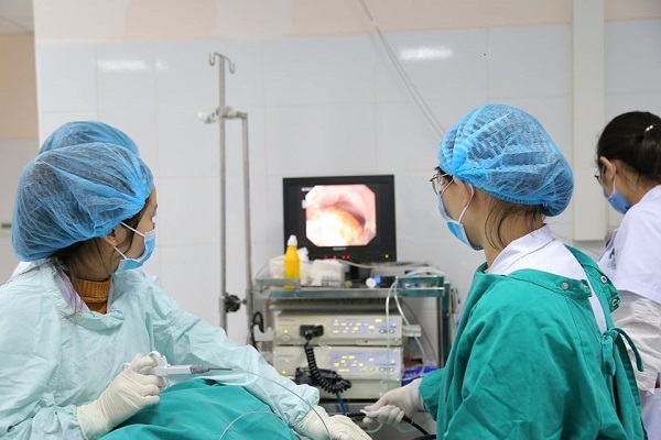 Măng, thịt đông vón cục thành từng mảng lớn trong dạ dày