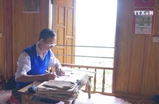 Teacher spends life preserving ancient Thai script