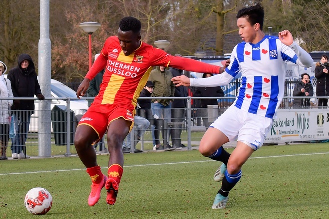 Văn Hậu đá chính, Heerenveen lên ngôi đầu bảng