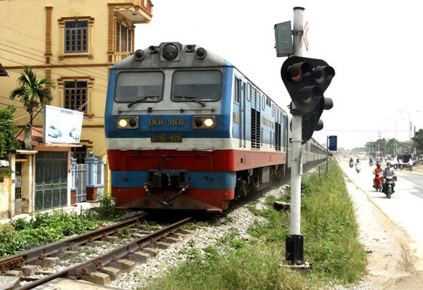 Gov't considers giving Vietnam Railways back to transport ministry