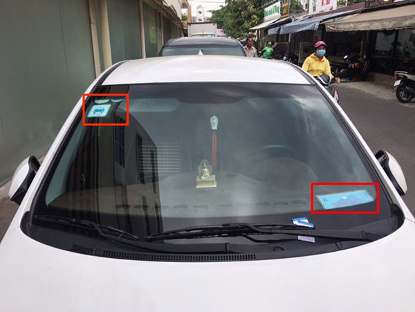 Ride-hailing cars must display taxi signs