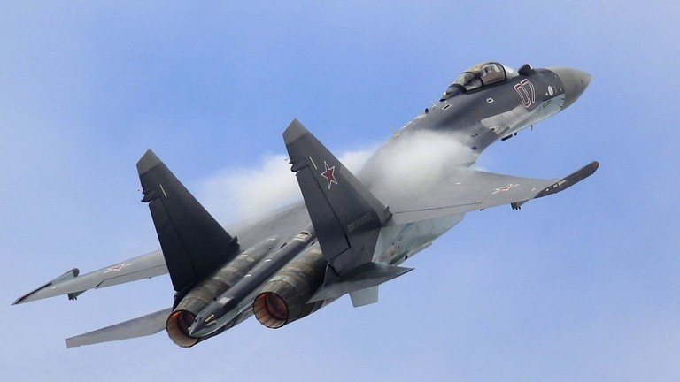 Cận cảnh màn không kích ngoạn mục của chiến cơ Su-35S