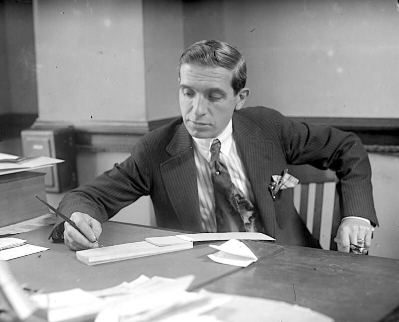 Charles Ponzi và vụ lừa thế kỷ 'tiền đổi tiền'