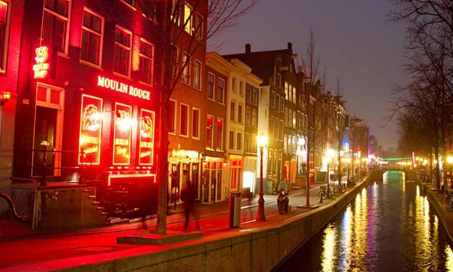 Amsterdam tính dời phố đèn đỏ vào trong nhà, lập 'trung tâm tình dục'