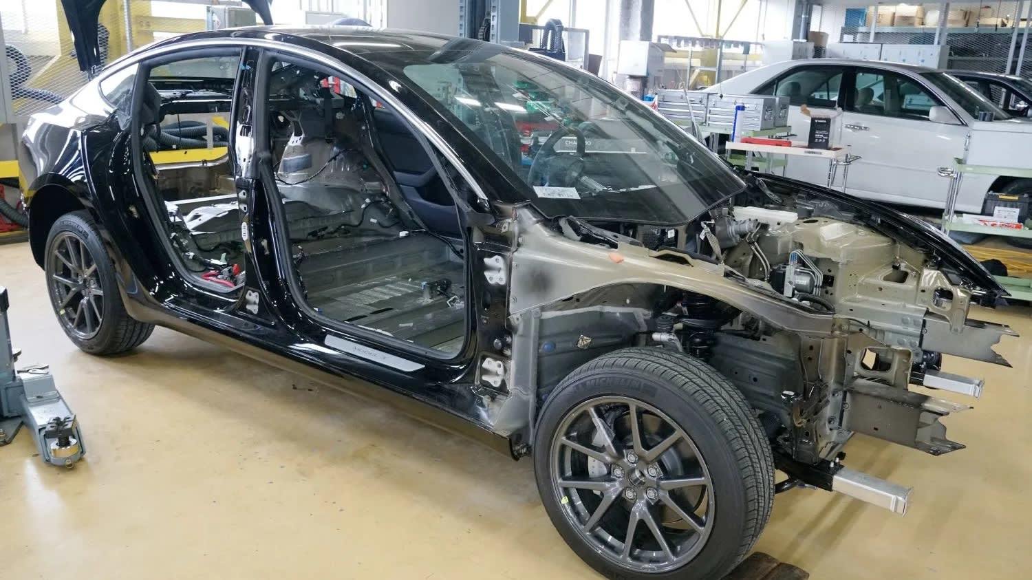 Tesla đi trước ngành công nghiệp ô tô toàn cầu 5- 6 năm