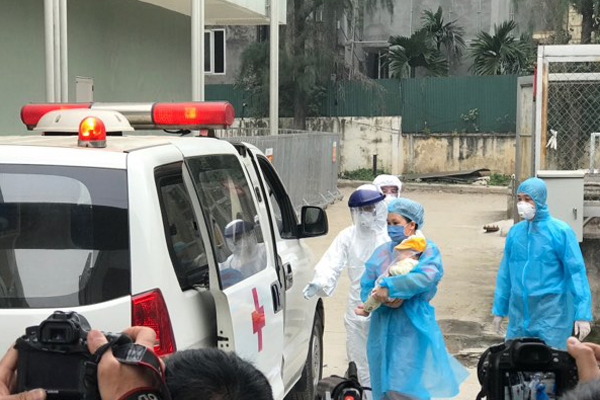 Bệnh nhi COVID-19 duy nhất tại Việt Nam được xuất viện