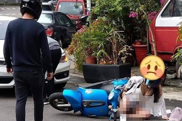 Bắc Giang Khoe clip đi xe máy bốc đầu nam thanh niên mặc váy bị phạt 4  triệu đồng  Đăng trên báo Bắc Giang