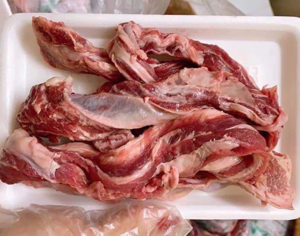 Dẻ sườn bò siêu rẻ chỉ 75.000 đồng/kg bán tràn lan, thực chất là thịt gì?
