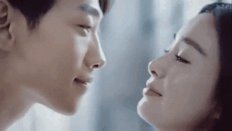 Kim Tae Hee và Bi Rain gây sốt khi có cảnh trên giường ngọt ngào