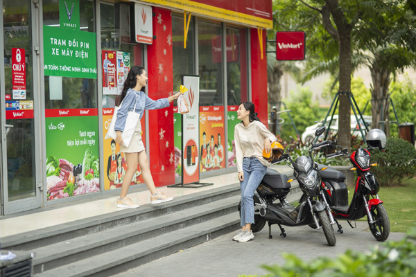 VinFast ra mắt bộ sạc pin rời cho 3 dòng xe máy điện