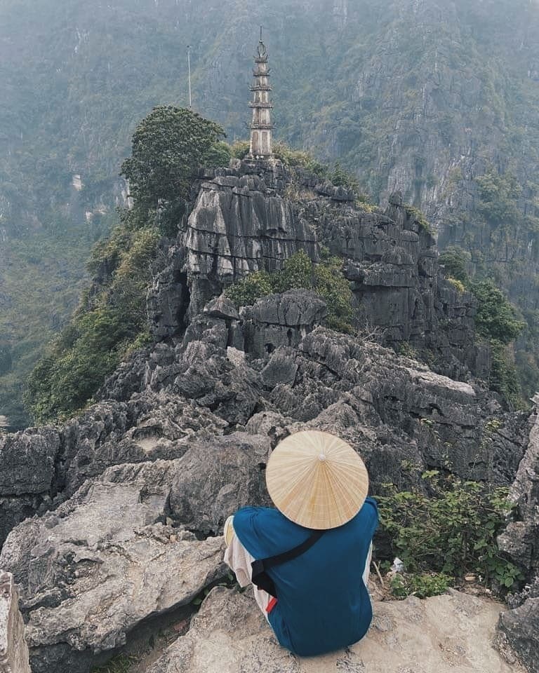 Hồ Ngọc Hà triết lý về tình yêu, Ngọc Trinh khoe dáng nuột