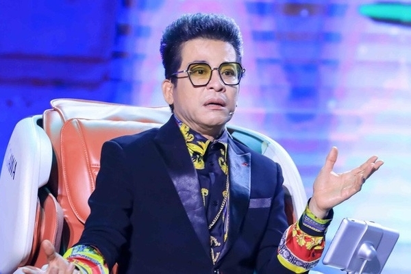 MC Thanh Bạch: 'Tôi đã cởi bỏ chiếc áo hào quang'