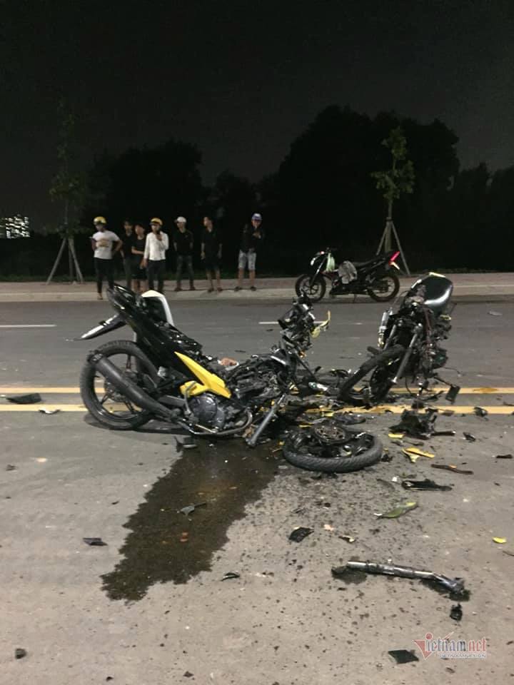 Xe máy tông nhau nát bươm, 2 thanh niên tử nạn ở Sài Gòn
