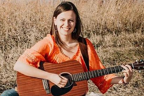 Ca sĩ nhạc đồng quê 25 tuổi qua đời vì tai nạn ô tô