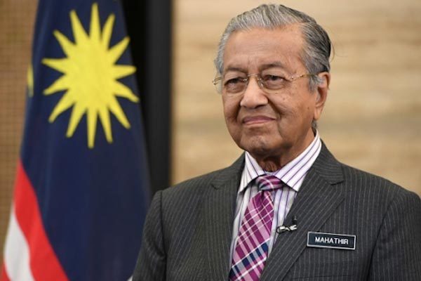 Thủ tướng Malaysia bất ngờ từ chức