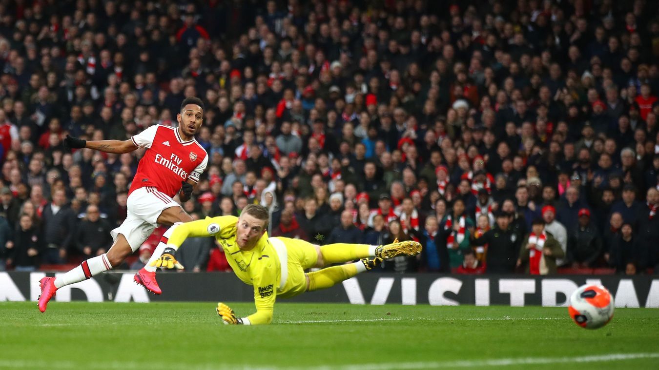 Aubameyang rực sáng, Arsenal lo mất