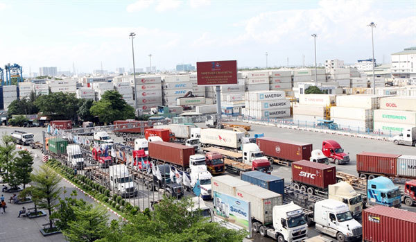 HCM City considers evening transport of goods to reduce traffic jams