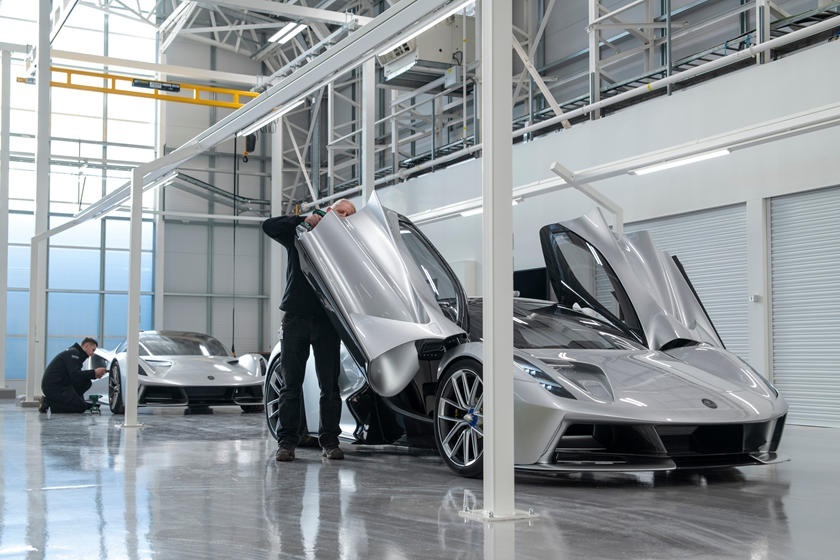 Siêu xe mạnh nhất thế giới bắt đầu sản xuất, giá 2,2 triệu USD