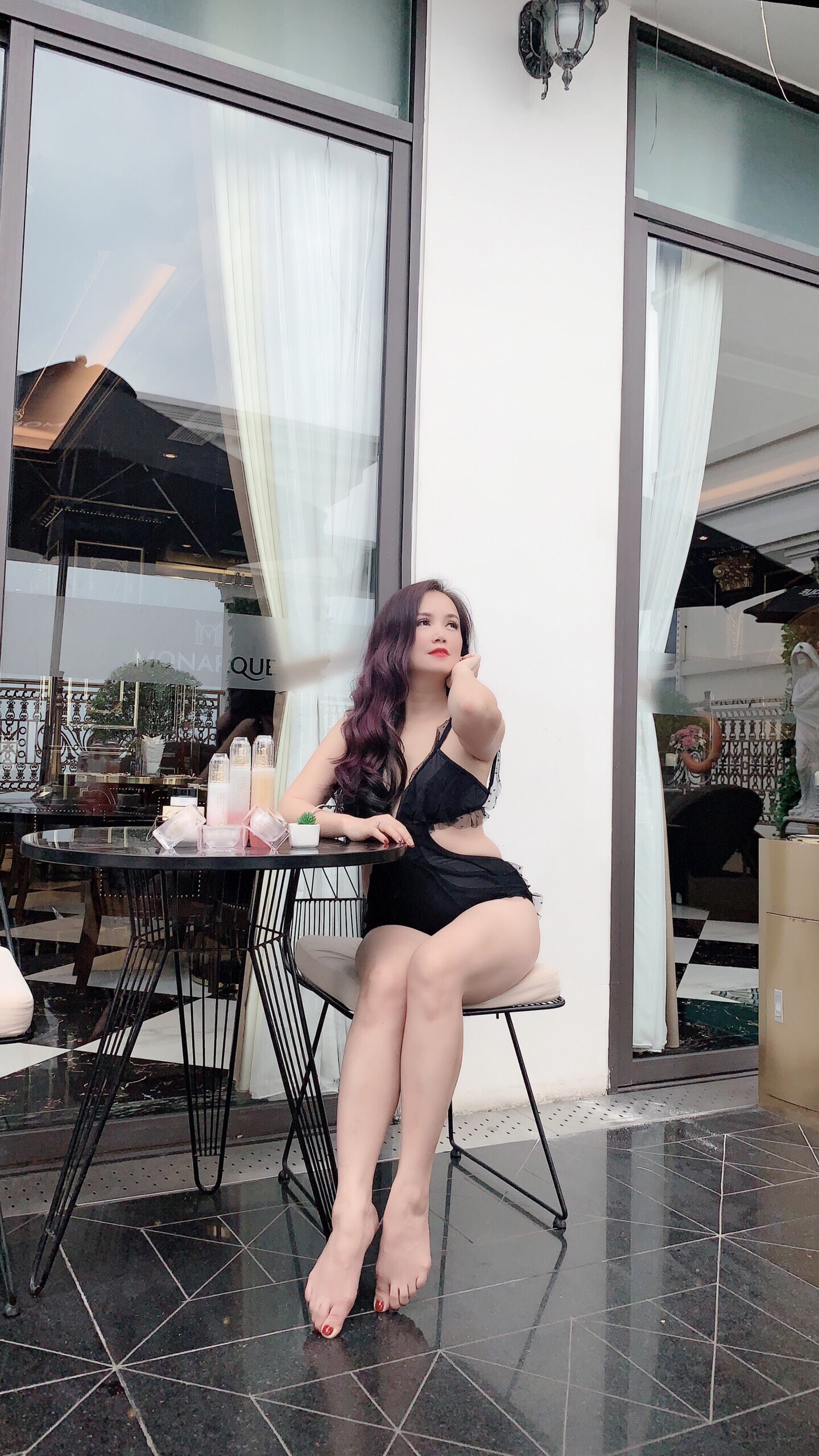 Nữ diễn viên 4 đời chồng diện áo tắm khoe dáng tuổi 44